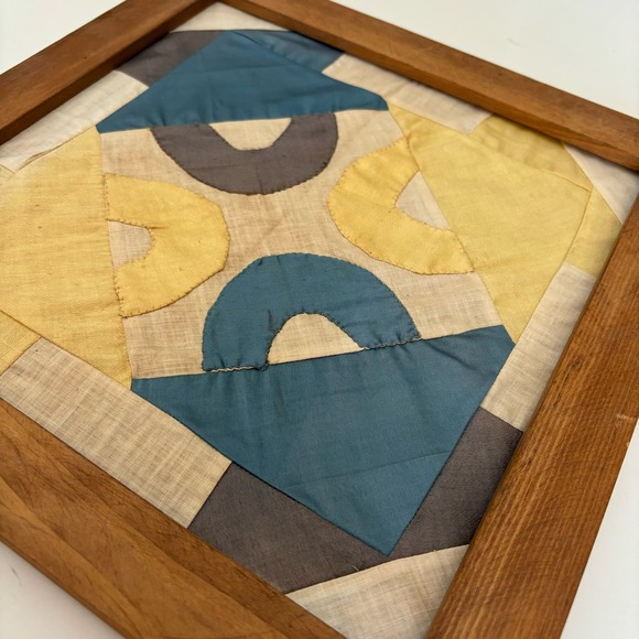 Vintage Framed handmade quilt - Picture 3 of 5